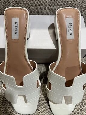STEVEN, NY Off White Croc-Textured Slide Mules with Tan Insole- Size (11), NWT 🤍